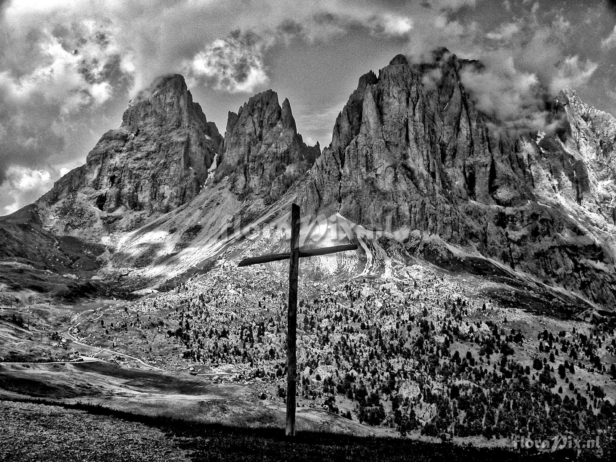 5-places Dolomite scene in HDR